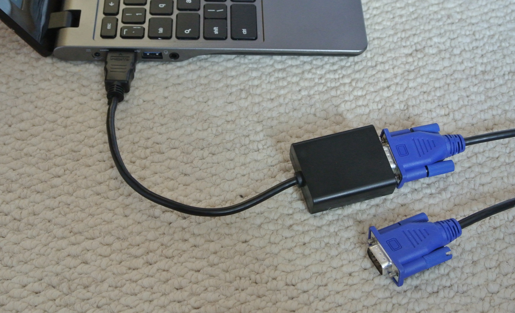 how to connect laptop to projector with hdmi